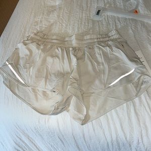 Lululemon Hotty Hot Shorts 2.5 inch